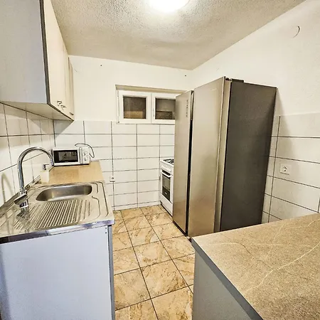 Octopus-5 By Interhome * Bogomolje