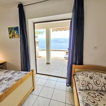 Octopus-5 By Interhome